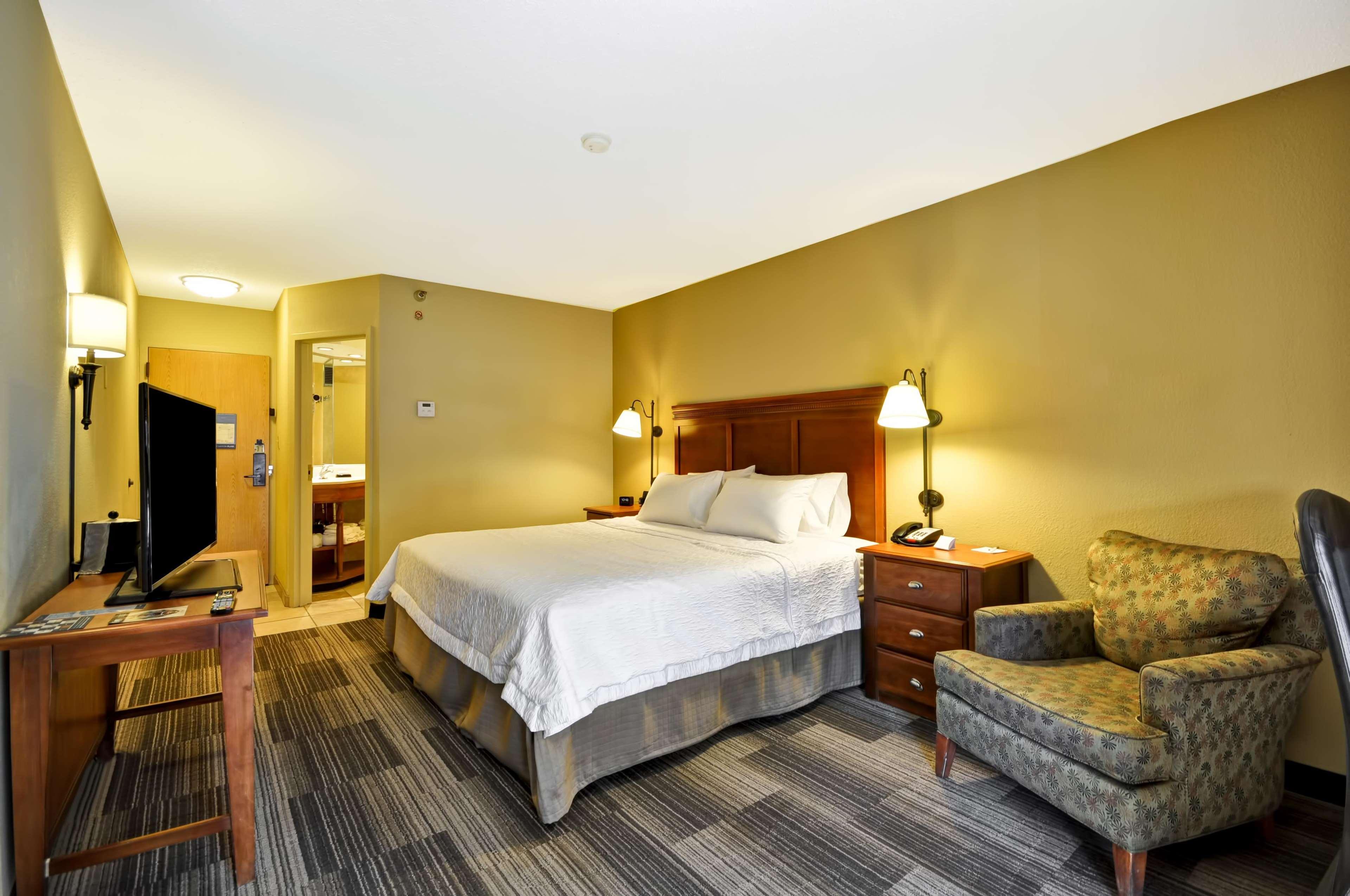 Hampton Inn Memphis Poplar Екстериор снимка