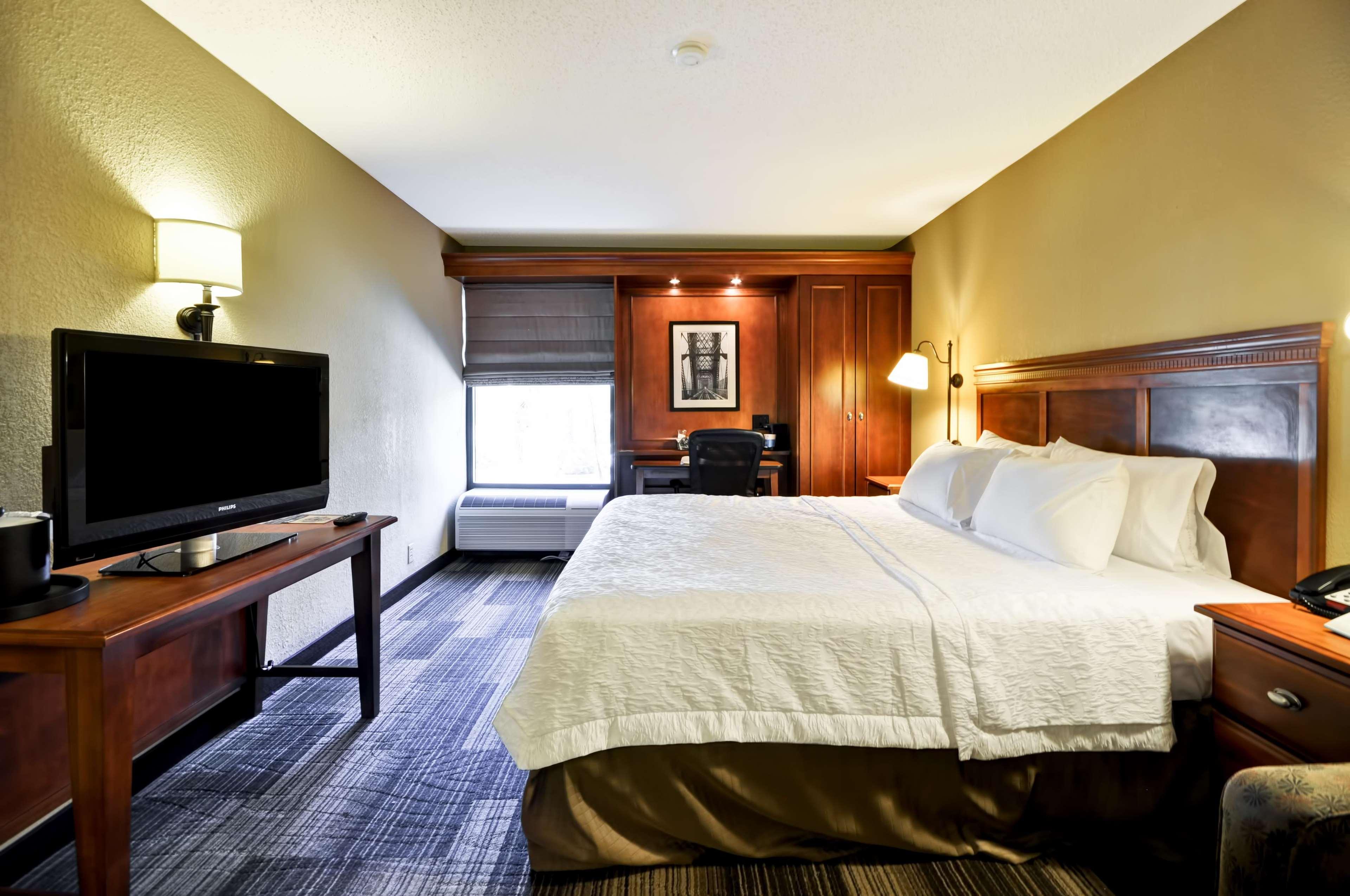 Hampton Inn Memphis Poplar Екстериор снимка