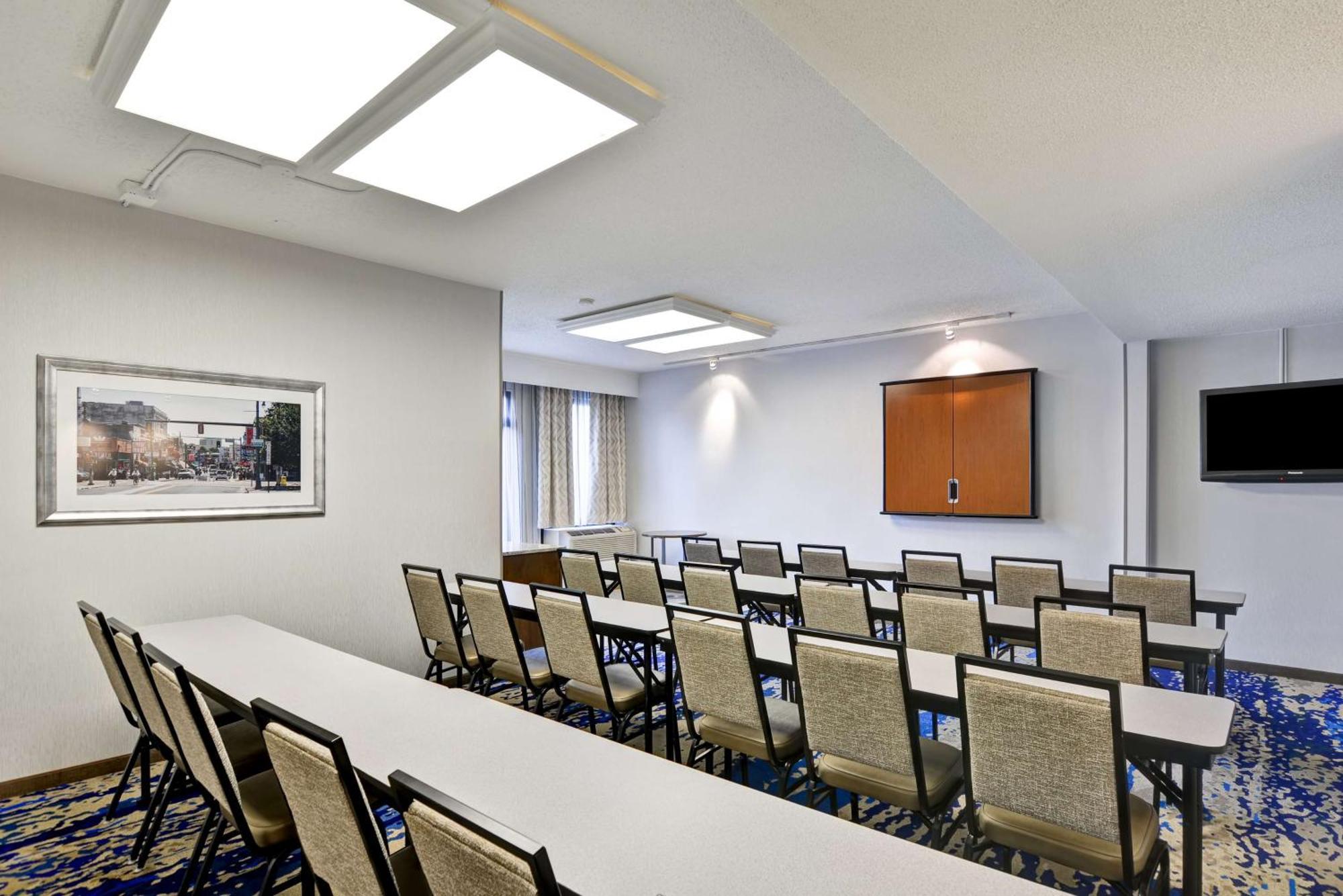 Hampton Inn Memphis Poplar Екстериор снимка