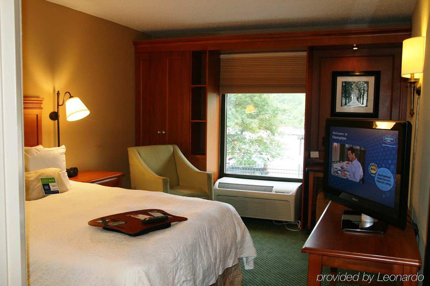 Hampton Inn Memphis Poplar Стая снимка