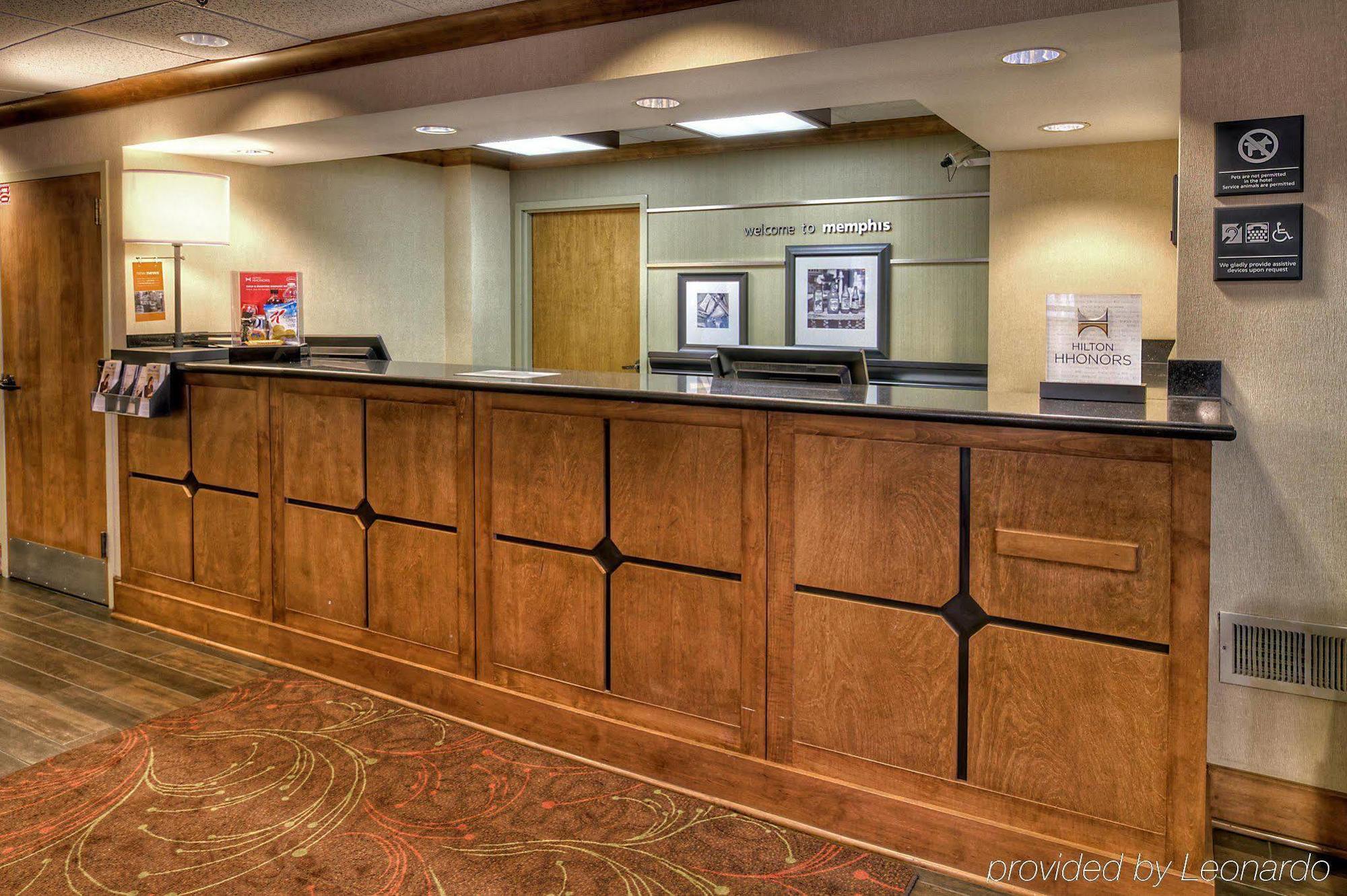 Hampton Inn Memphis Poplar Екстериор снимка