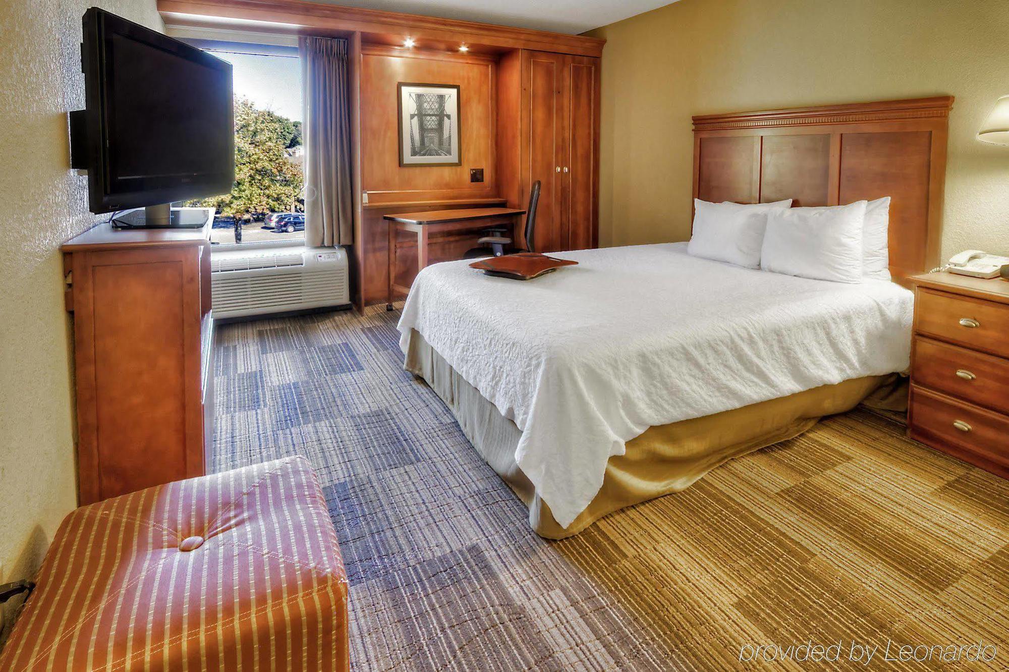 Hampton Inn Memphis Poplar Екстериор снимка
