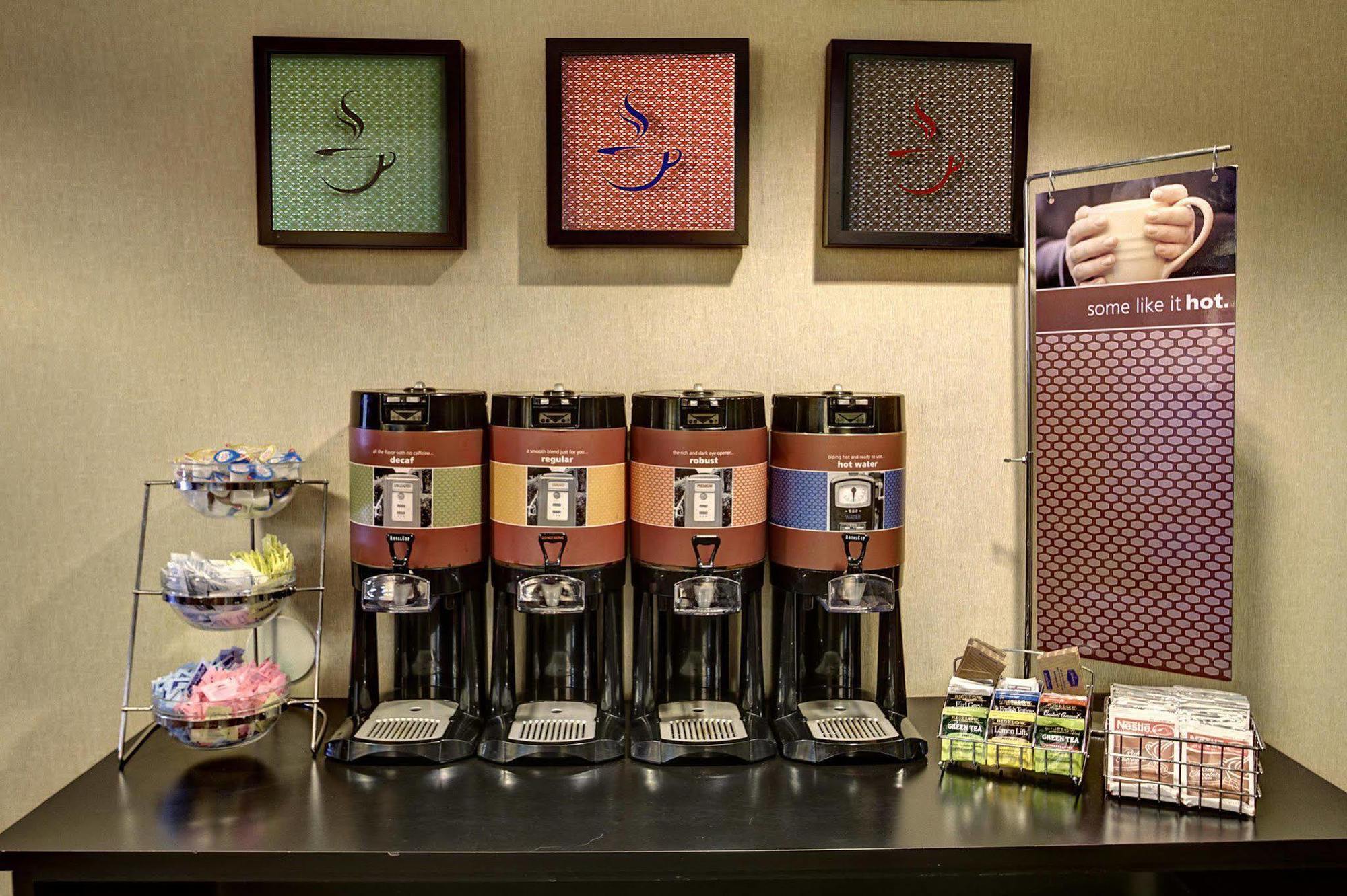 Hampton Inn Memphis Poplar Екстериор снимка