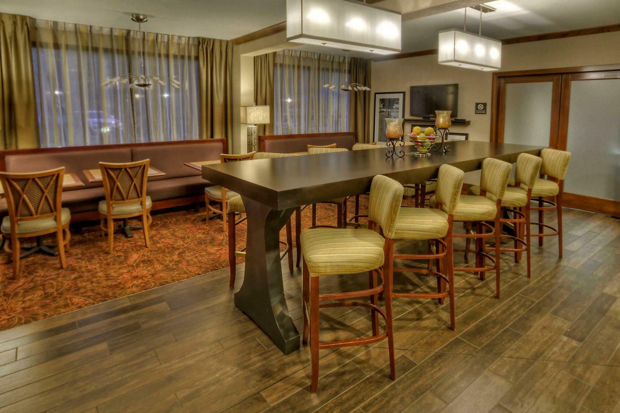 Hampton Inn Memphis Poplar Екстериор снимка