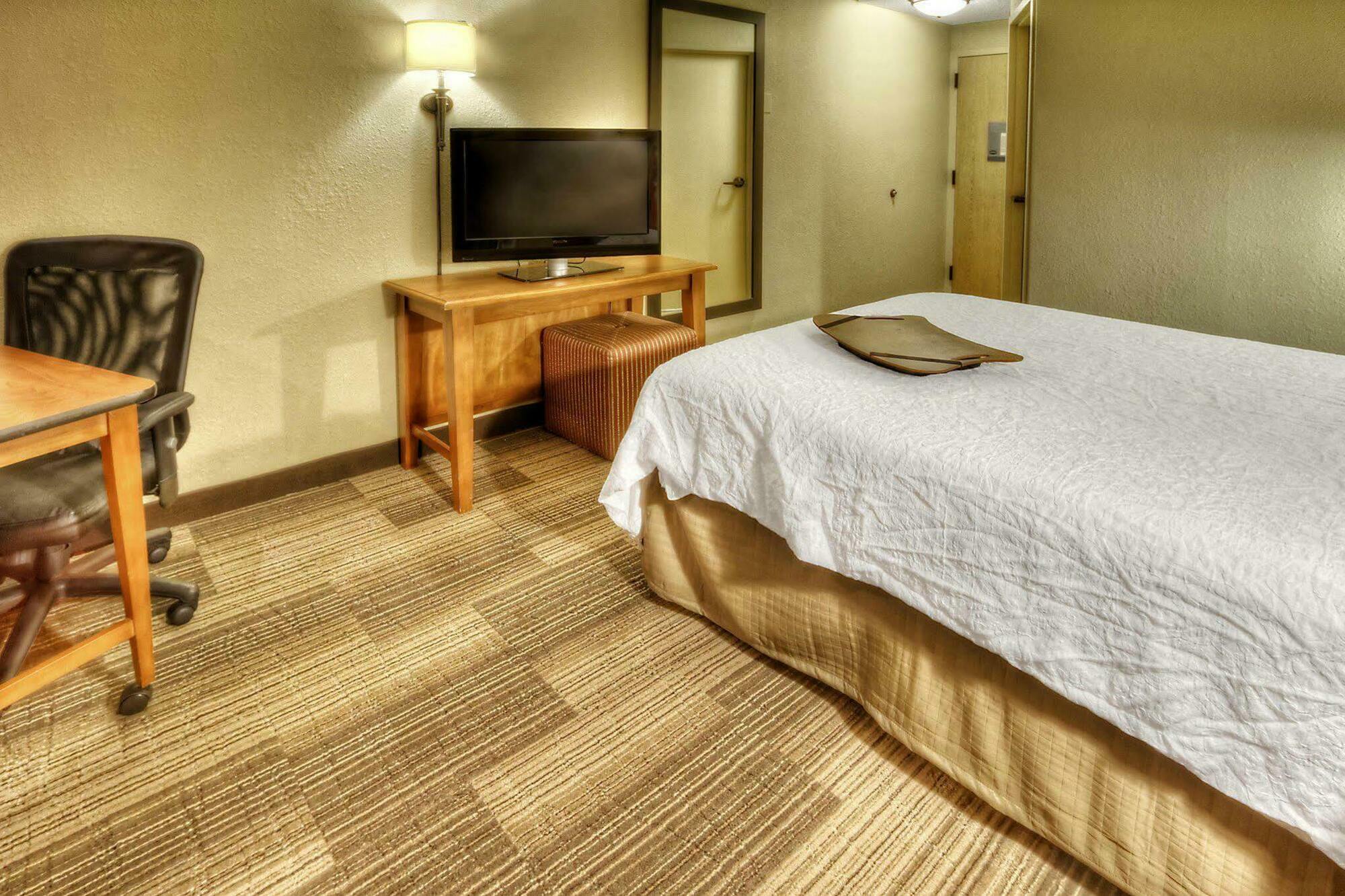 Hampton Inn Memphis Poplar Екстериор снимка